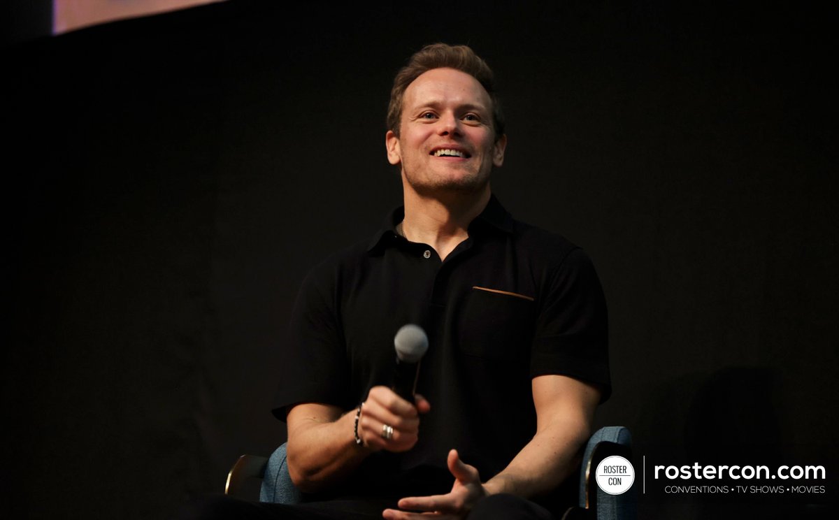 RosterCon's tweet photo. #TheLandCon6 - Sam Heughan est sur scène pour le plus grand bonheur des fans d'#Outlander. #TLC6 https://t.co/F5D09tVbJD https://t.co/GJgFW7gvF2