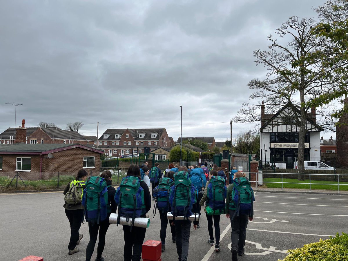 CroftonAcademy's tweet image. Our first ever group of DofE participants setting off on a Saturday morning for their practice expedition. Looking forward to the walk  #BuildingCharacter #WeAreCrofton