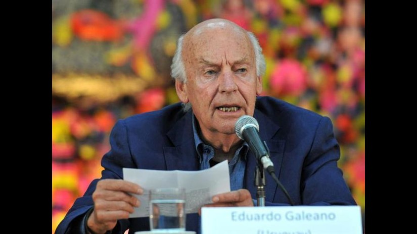 Eduardo Galeano falleció un 13 d abril d 2015. 3 años antes, dijo q la @CasAmericas nos ayuda 'a vernos c/ntros propios ojos, desde abajo y desde adentro, y no c/las miradas q desde arriba y desde afuera nos han humillado desde spre'. Gracias, hermano, x tu lucidez y tu amistad.