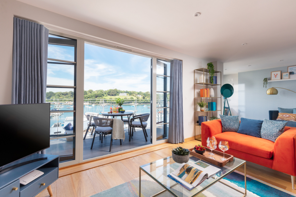 Monterey is a superb 5 Star apartment at The Slipway, a new Art Deco styled development overlooking #Falmouth Marina. With spectacular views and luxury living, this is the perfect retreat for guests to #relax and unwind.

See more: bit.ly/FHHMonterey