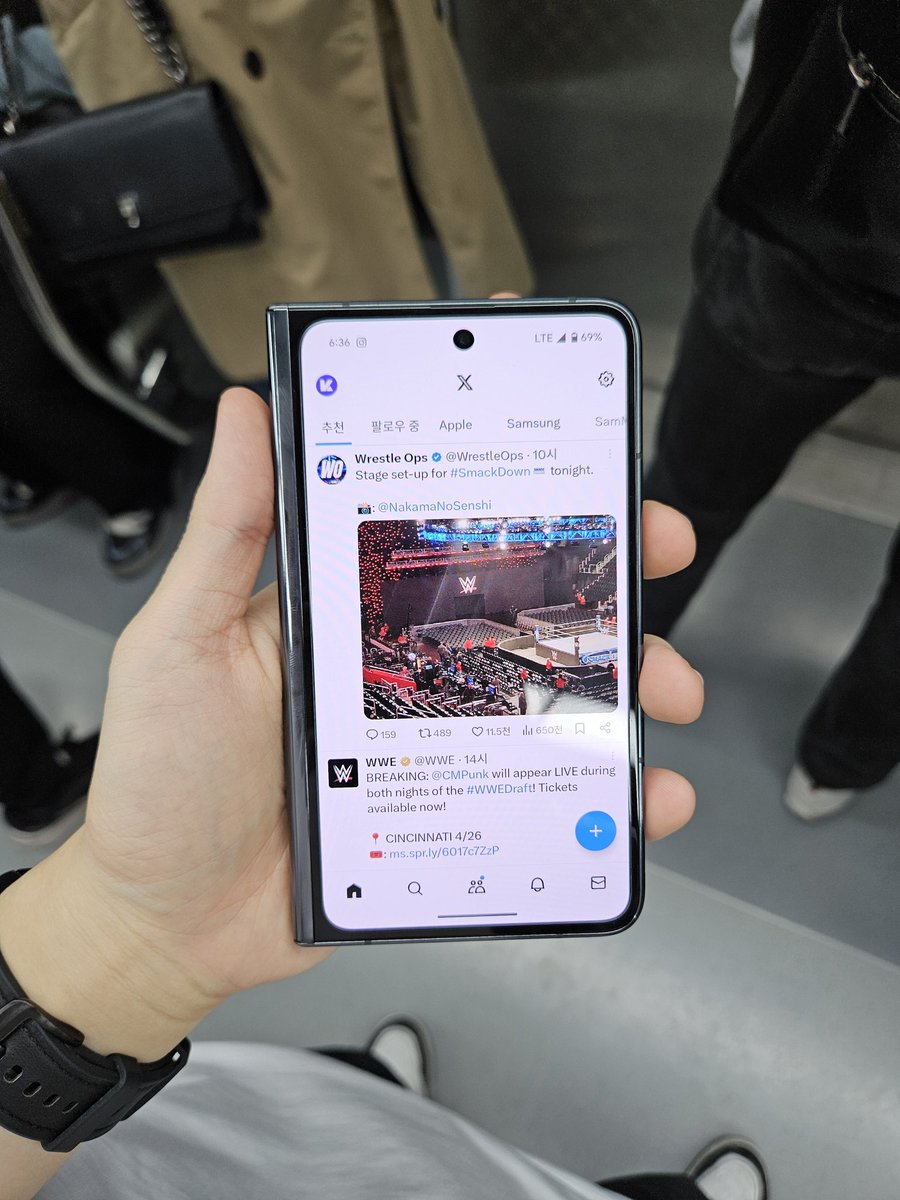 Kevinnna2's tweet photo. Using a Pixel Fold here in Korea is 🔥 https://t.co/ghhEV5o0NT