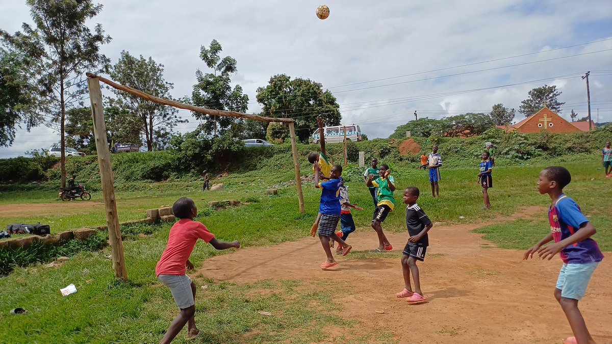 Spreading Irish🍀 culture ❤. What a way to celebrate #Worldcultureday 2024 with the lads playing football 🦍 Weather was perfectly fine ❤ Aren't these pictures lovely!? Drop us a ❤ .