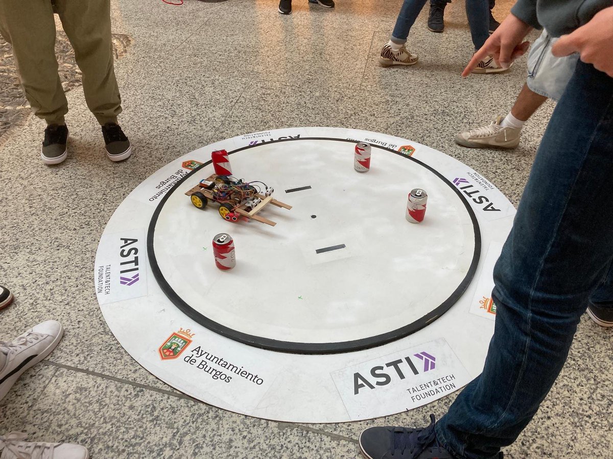 iessapereaude's tweet photo. Tenemos a nuestros alumnos en Burgos para participar y colmar de éxitos al #IESSapereAude merced a su participación en el concurso de robótica ASTI Challenge. 40 alumnos y 4 profesores se han allegado a uno de los epicentros de la castellanidad. Tradición contiene a innovación https://t.co/9D4Z0ZpqUU