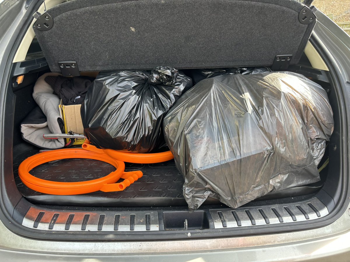 FayHoward67's tweet photo. Start of the day #Toothill litter pick / clean up.
What a great day for it & less litter than previous months ๐คฉ the added bins from parish council making a difference I imagine https://t.co/xOGdf4UrKv