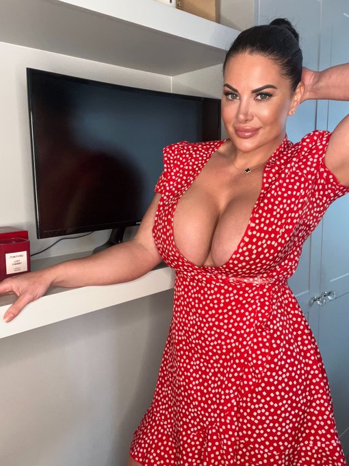 Watch 🔥Sophie_Lawson_xx🔥's leaked NSFW photo on TwXstars