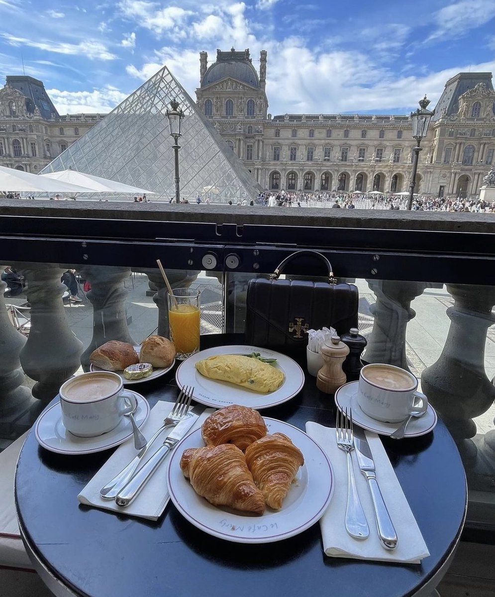 Paris’te Kruvasan Yiyip, Latte İçmek İster Miydin ? 📸