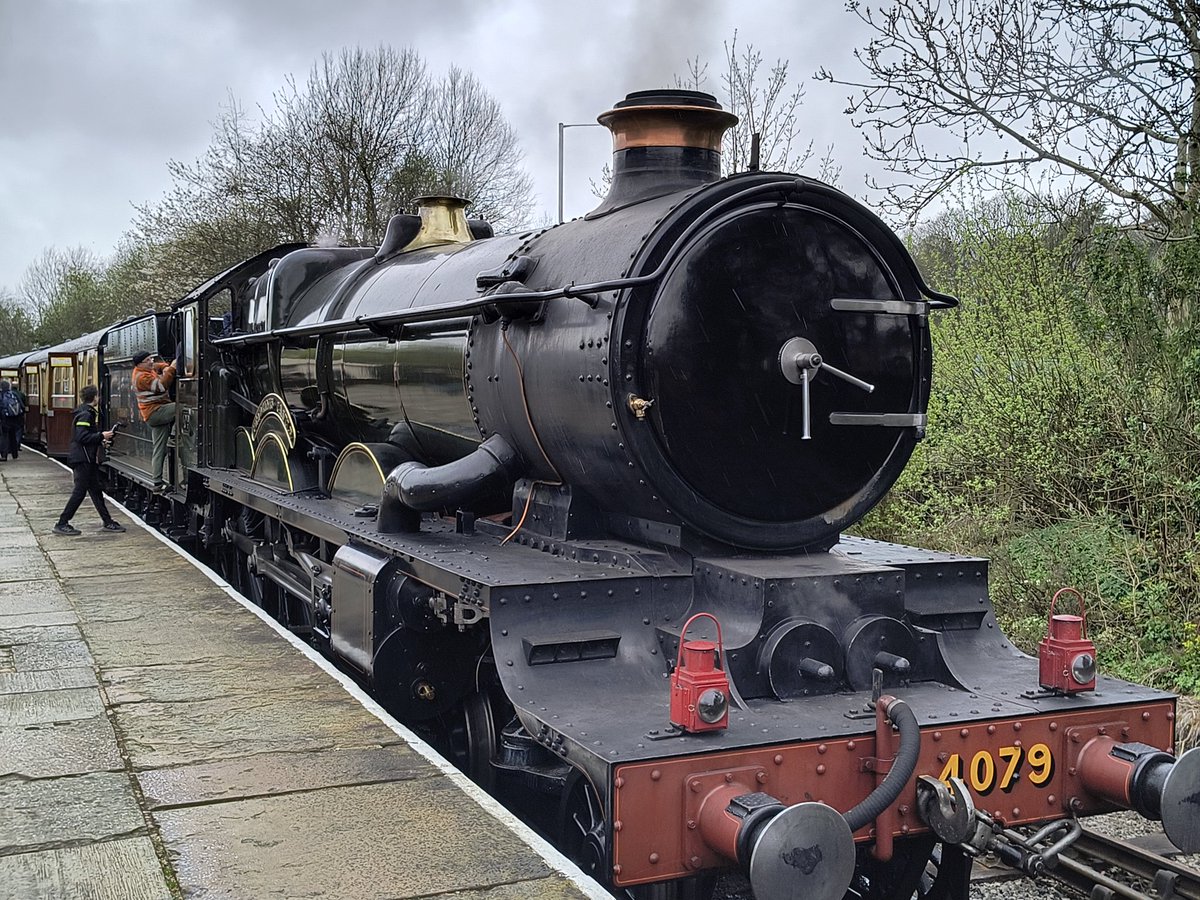 What a fabulous loco Pendennis castle 4079 at Rawtensall this morning at @eastlancsrly