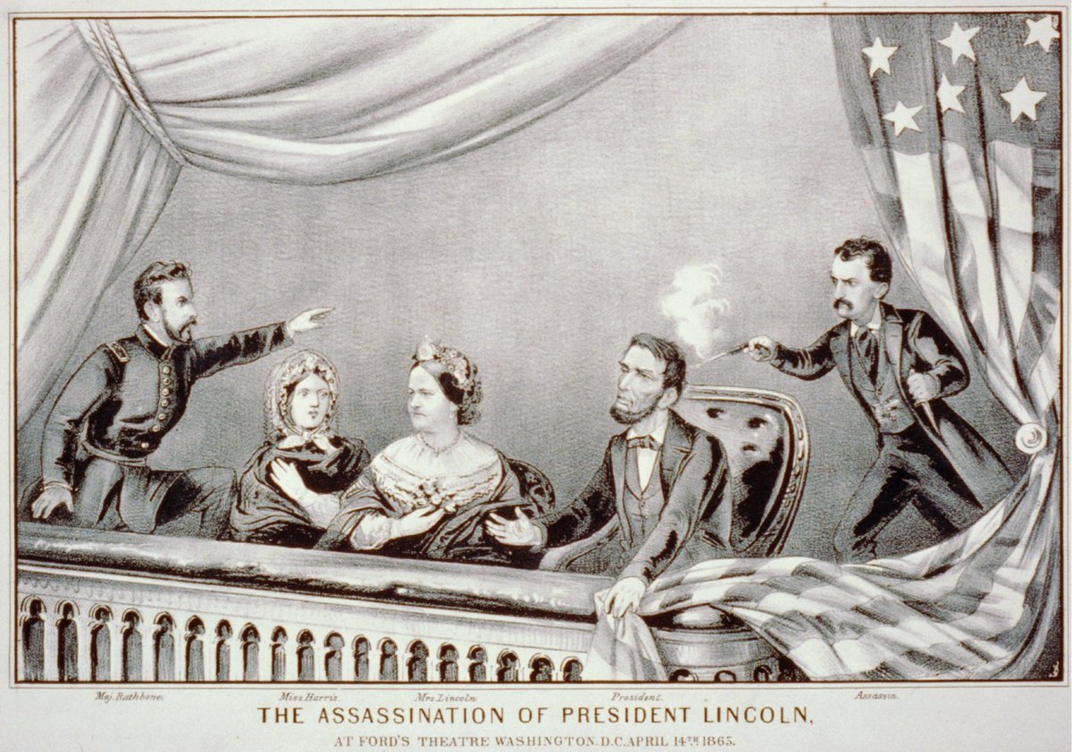 1865年4月14日、リンカーン大統領暗殺事件が起きました。
リンカーンは観劇中に、俳優によって銃撃され、翌日に亡くなります。
当時は南北戦争終結直後で、政府の主要人物を暗殺することで合衆国政府の転覆を目論んでいましたが、副大統領など他の目標の暗殺できず政府崩壊には至りませんでした。