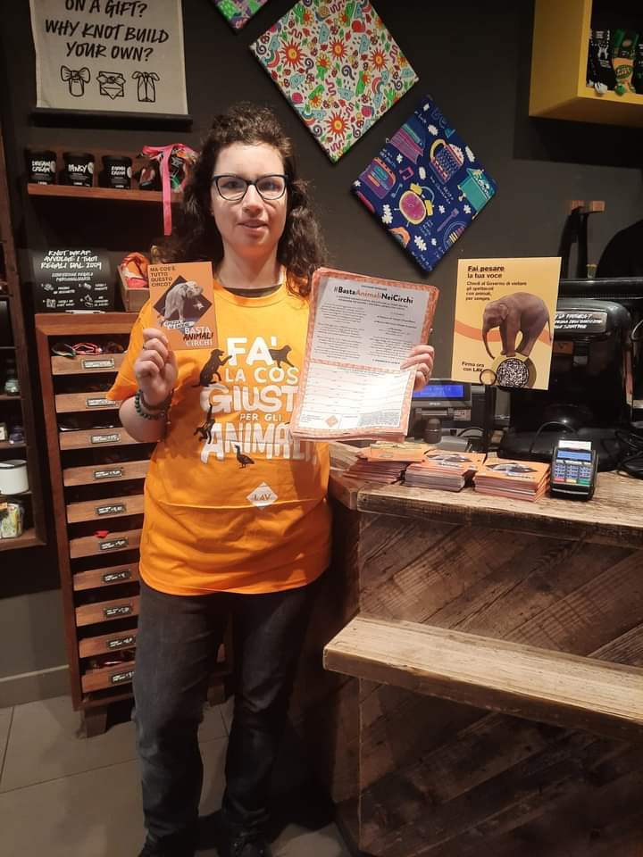 🐘<a href="/LushItalia/">Lush Italia</a> supporta LAV nella campagna #BastaAnimaliNeiCirchi

Oggi e domani negli store LUSH di tante città si potrà firmare la nostra petizione per chiedere a <a href="/GiorgiaMeloni/">Giorgia Meloni</a> <a href="/g_sangiuliano/">Gennaro Sangiuliano</a> di attuare lo schema di decreto legislativo per vietare l'uso di animali nei circhi!