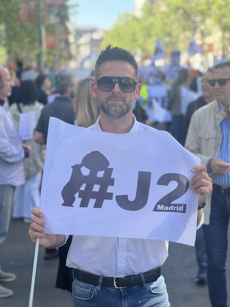 Antonioandet's tweet photo. Por una pensión digna, ¡ya! #13APasarelaAlRetaYa
 #movimientoJ2 #J2 https://t.co/pp8fkfLmdm