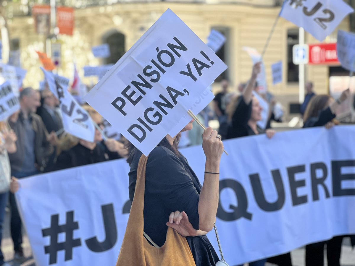 Antonioandet's tweet photo. Por una pensión digna, ¡ya! #13APasarelaAlRetaYa
 #movimientoJ2 #J2 https://t.co/pp8fkfLmdm