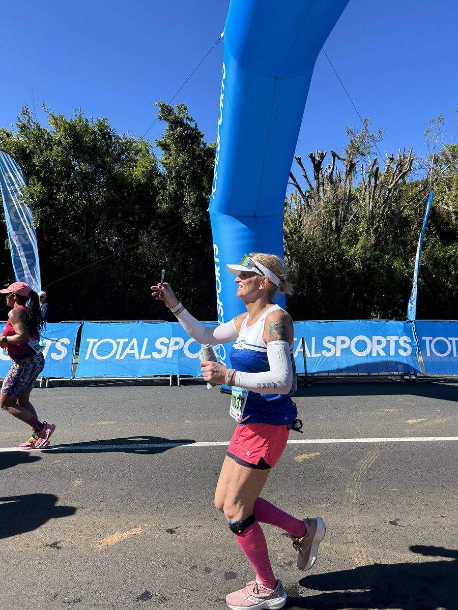 Coming in strong for the @2OceansMarathon Ultra Marathon for the last stretch to the finish line.

#TTOM2024 #HomeofRunning