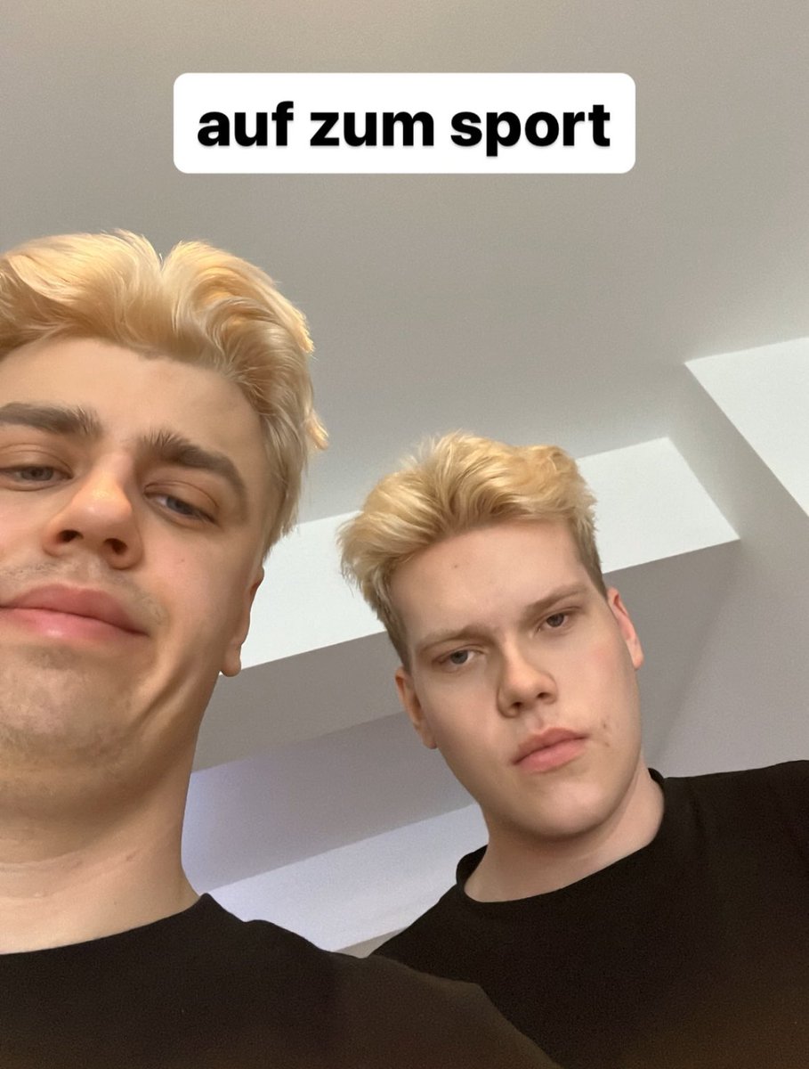 Kanyuji2's tweet photo. crazy wie deren frisur 1 zu 1 gleich aussehen 😭 https://t.co/x1BpaLzYe7