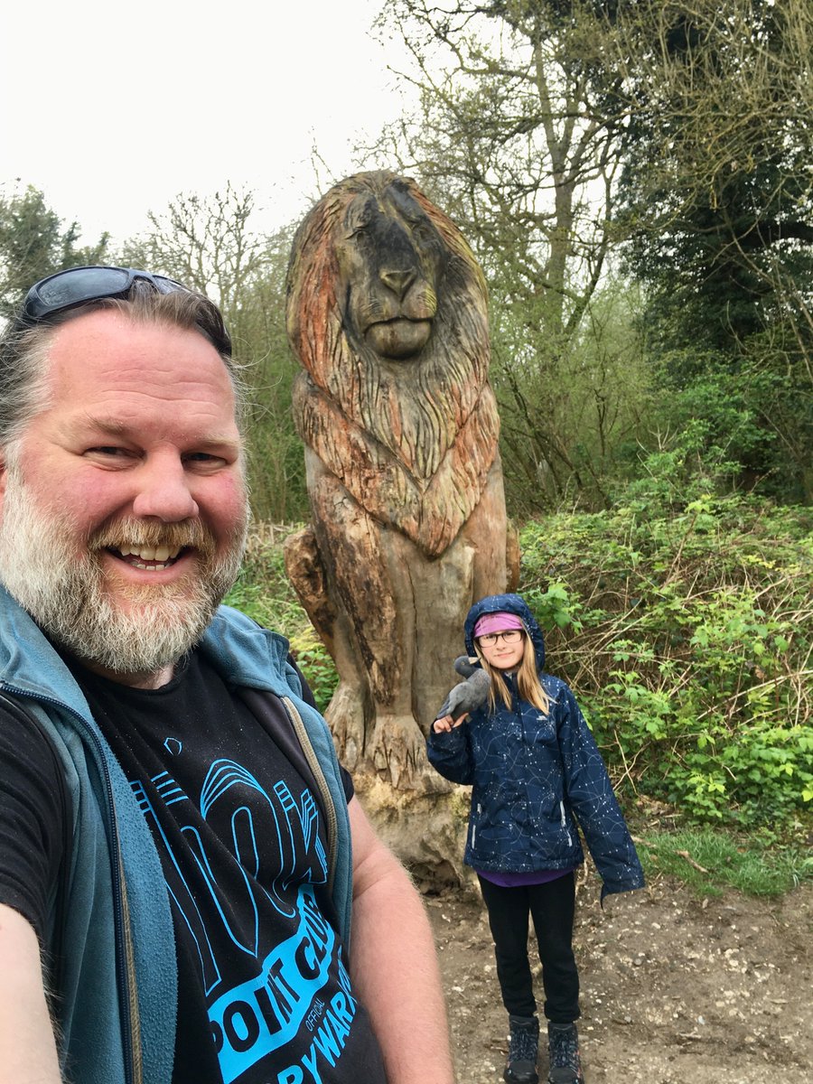 Miss 9 and I had a fab time strolling around the bluebell and Narnia speckled woodland with 250 other fine folks at @bansteadparkrun 🌳🥾 #Loveparkrun