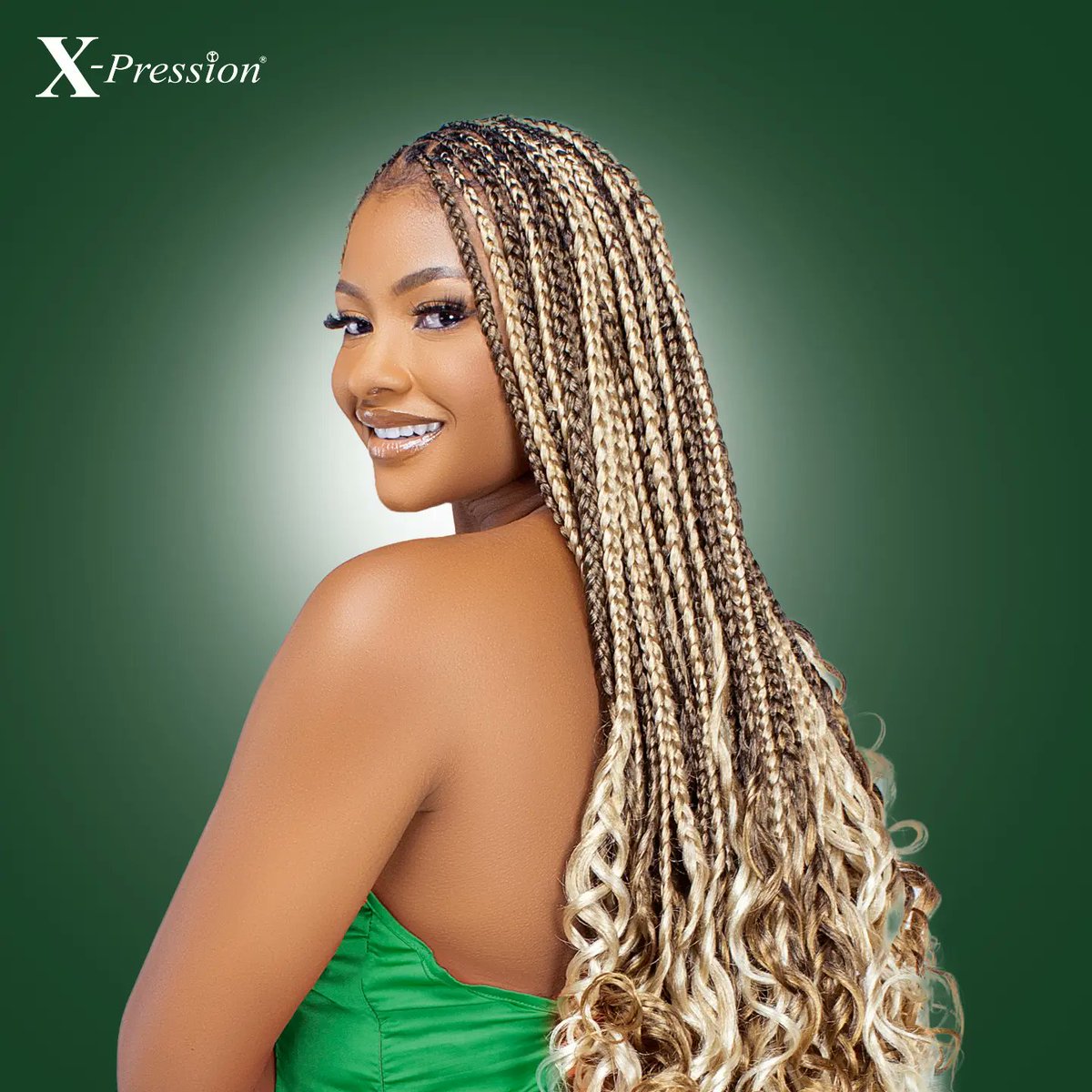 Your Weekend just got 12X Better💚. Add a touch of sophistication and elegance to your look. 

Let your Braid flow with unmatched charm and beauty.

#xp4you #xpression #xpressionhair 
#12XCurlyBody #12Xcurly 
#bekanekalon™ 
#braids #Saturday 
#knotlessbraids #Weekend