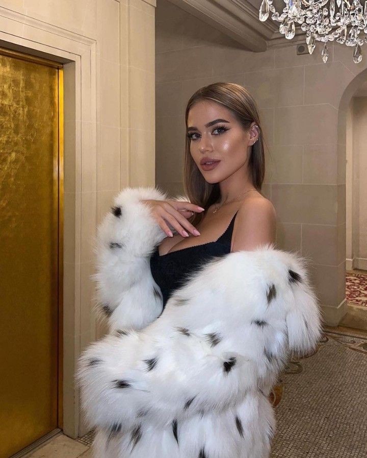 AlternateRam's tweet photo. "Thanks for paying for another round of upgrades sweetie. Don't you just love watching your Queen becoming hotter and hotter? Well that's all you'll get to do, this body is for my new boyfriend's hands only. I'll be back next month, I think another boobjob will be in order..." https://t.co/E8KT5NsGtg