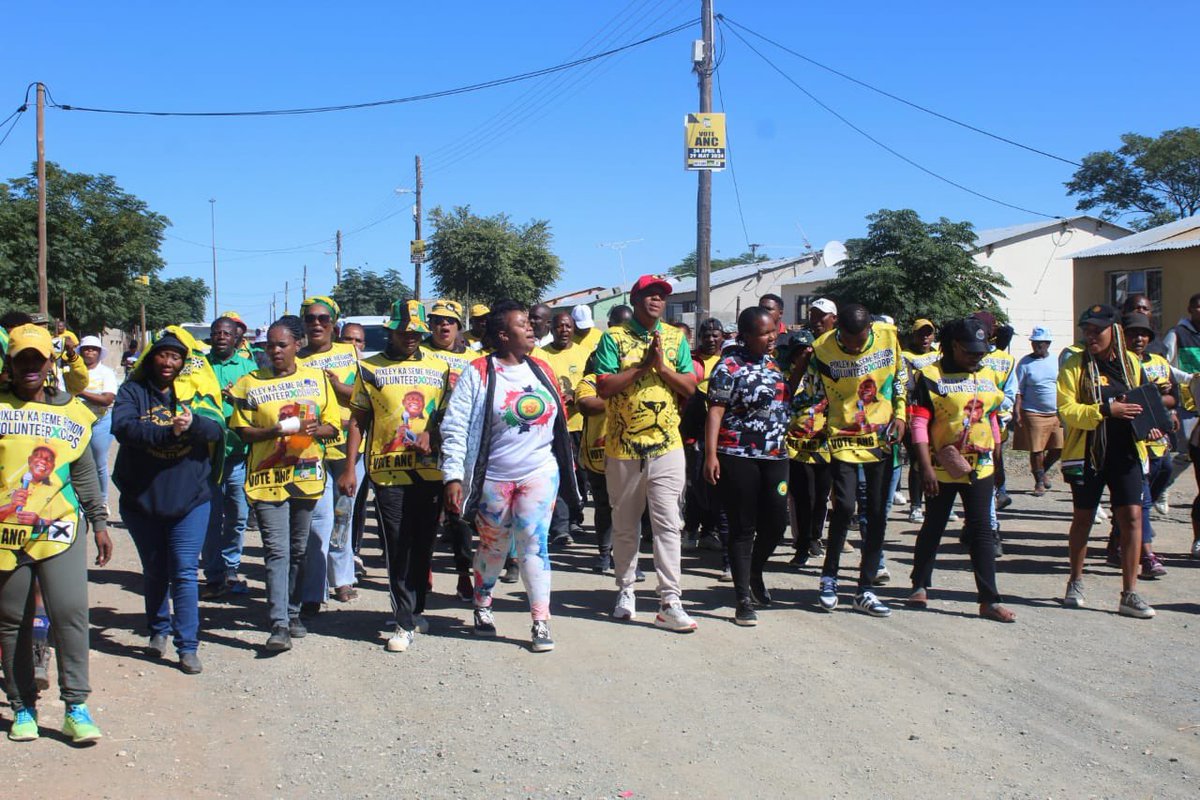 📌HAPPENING NOW | EMTHANJENI WARD 03 MEMORIAL WALK ANCYL deployees with the candidate Cde. Toto Mvenya on a walkabout in Nonzwakazi. Wear your ANC regalia and come join the walkabout. #ANCWeekend #NCVotesANC #VoteANC2024 #EmthanjeniWard03VotesANC #LetsDoMoreTogether 🖤💚💛