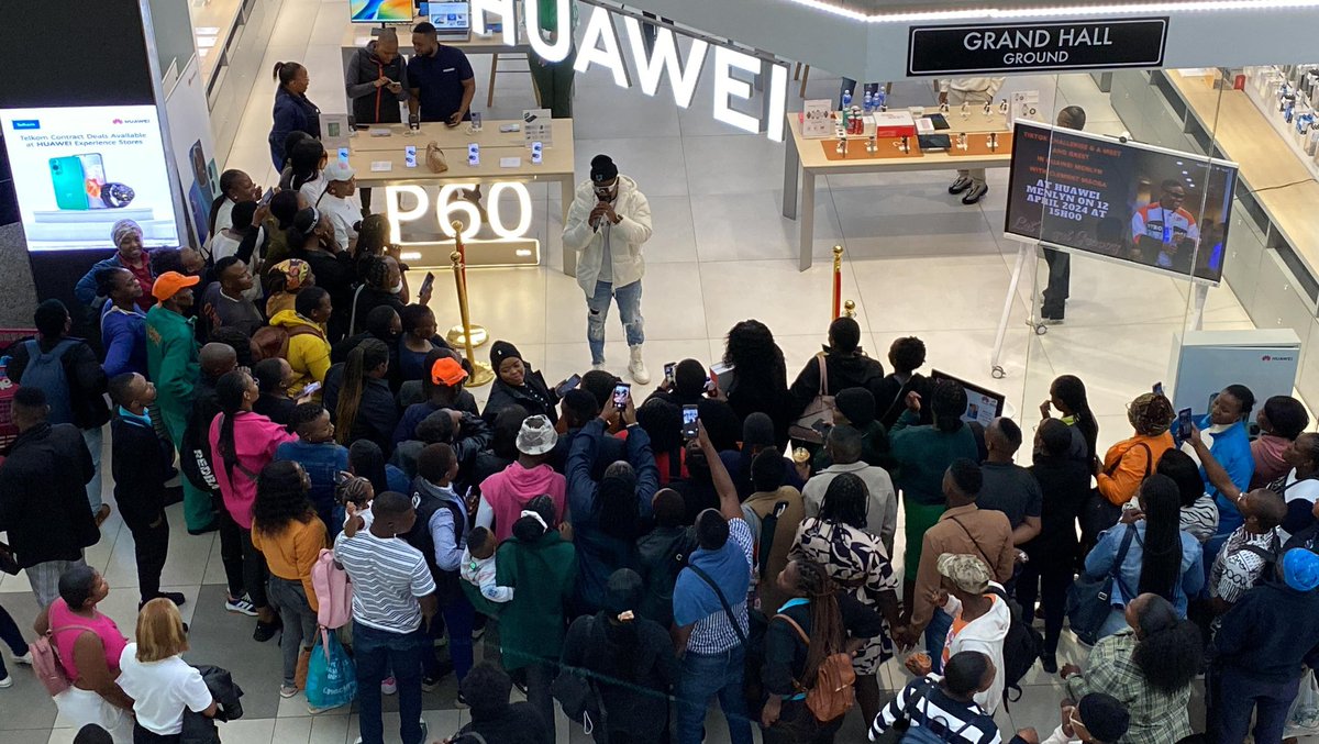 This is what we mean when saying live large…🔥🔥🔥 with Large Battery and Large Storage #HUAWEInova12i With up to a massive 256GB of storage, you'll have ample space for all your important documents, favourite music, cherished photos, and more. @HuaweiZA PTA was 🔥 danko!