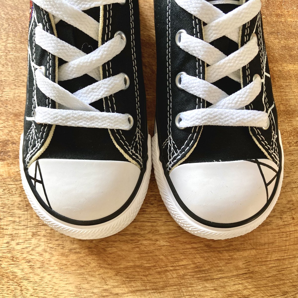 A ♠️ P is 3 🎉🕷️🕸️

#handpainted #spiderman #superhero #birthday #converse @Converse #trainers #kicks #sneakers #acrylic #giftideas #creativegifts #personal #oneofakind #custom #unique #art #design #shoepainting #painting #commission #highstridesoc #localartist #birmingham