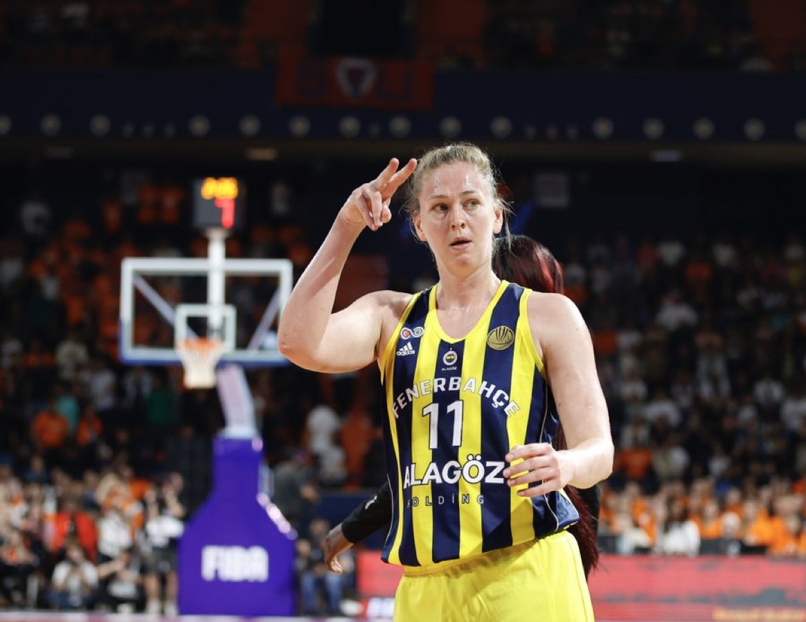 🏆Fenerbahçe Alagöz Holding forması giyen Emma Messeman, üst üste ikinci kez Kadınlar EuroLeague'de sezonun MVP'si seçildi.