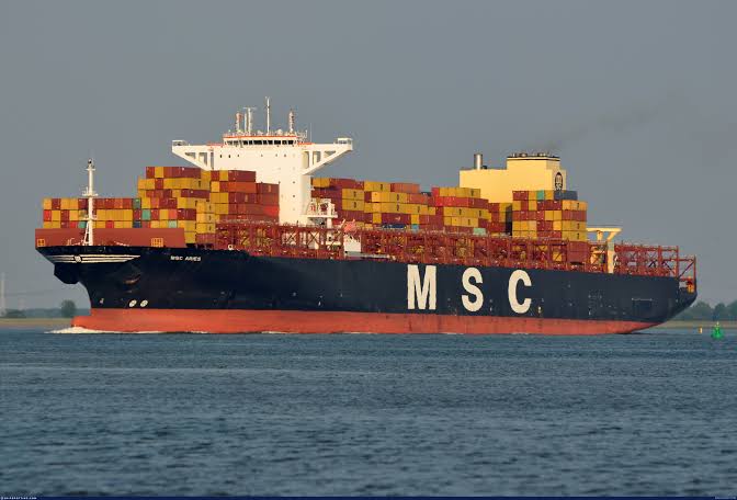 ⚡️SONDAKİKA:

Özel kuvvetlerin gemiye inmesinin ardından gemi İran karasularına yönlendirildi.

Gemi, İsrailli milyarder Eyal Ofer'in sahibi olduğu Zodiac Maritime şirketi tarafından işletiliyor.