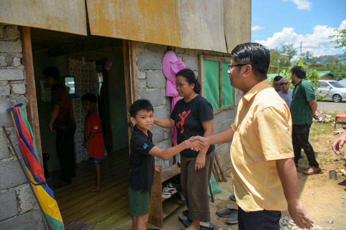 13 APRIL 2024 | KOTA BELUD Seterusnya singgah menyampaikan ucapan takziah dan sumbangan ringkas kepada keluarga di Kg Nahaba, Kadamaian di atas pemergian nenek tersayang. Semoga diberi penghiburan dan kekuatan. #TerusCemerlang #ewonbenedick #ewonbenedickofficialmedia