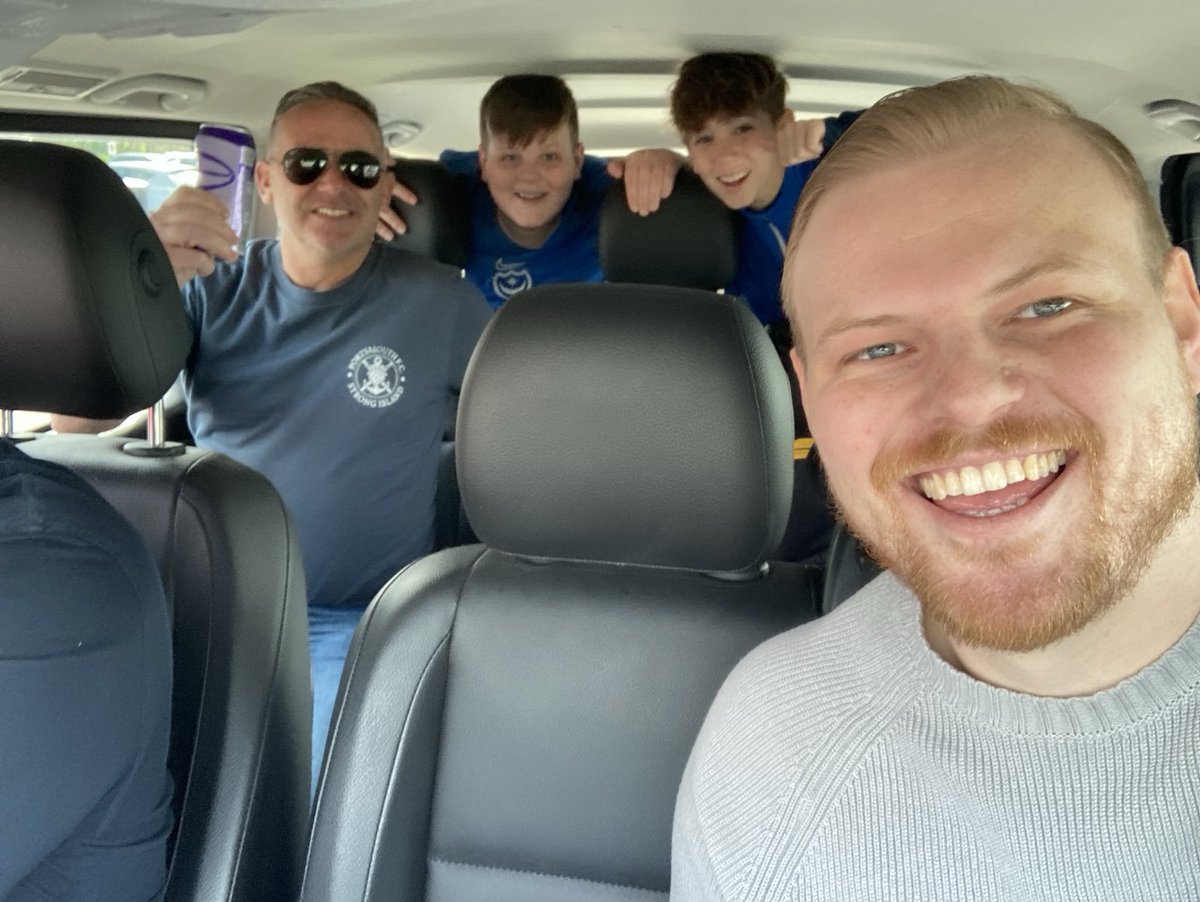Clutch gone on the way to Bolton. 😤 got a hire van, now we’re back on the road. Nothings stopping us getting to the promotion party 🎉 #playuppompey