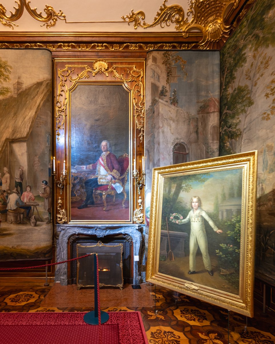 #Historyfact: Known today as the #Napoleon Room in #Schönbrunn, and indeed, this room once served as the bedchamber of Napoleon. On the portrait on the 2nd image, you can see a depiction of Napoleon's son, the Duke of Reichstadt. 📷 © SKB / Corinne Ferrault