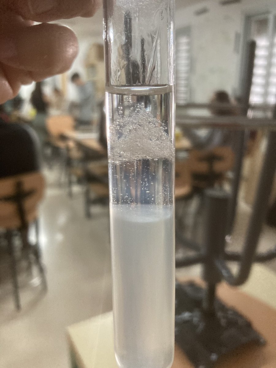 ScienceT_Esther's tweet photo. Este año he probado con plátano y, la verdad, ha salido la extracción de ADN muy bien. #ProfesBioGeo las prácticas de laboratorio siempre triunfan y luego las trabajamos en clase para que no quede como algo anecdótico #claustrovirtual https://t.co/3CJy64ufe2