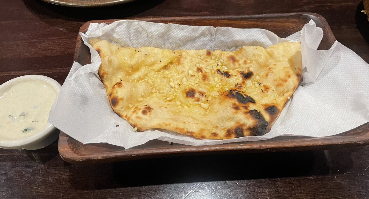 acunesca's tweet photo. 夜9時以降は何も食べたくない僕vs夜9時以降に普段晩御飯を食べる友達との間で外食するかしないかで話し合った結果、もう会えるの最後かもしれないだろという言葉に負けた。

この時間に食べるビリヤニ美味しいね…
at Raviz Indian Cuisine https://t.co/N3aMK2ed4N