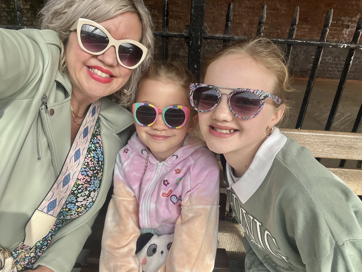 Sunglasses 🕶️ + toes out = 3 happy Gibsons. Shopping, lunch and Easter panto incoming #GirlsDay #WatchOutHastings #MumLife