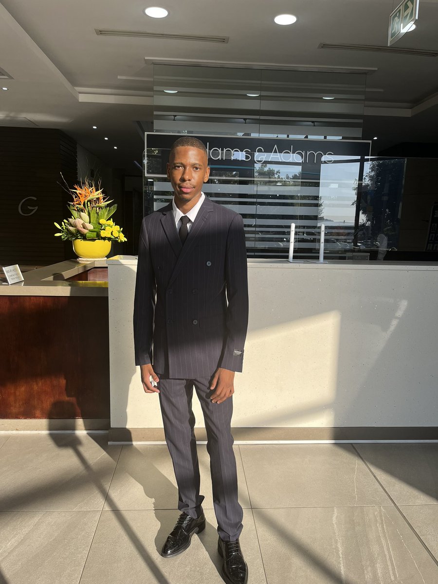 less_mokoena's tweet image. Y&apos;all, l&apos;ve officially crossed the finish line of UCT law school and earned my LLB degree, and to top it off, l&apos;ve started articles at my dream law firm 🥹🙏🏿. Grateful for the journey &amp;amp; God&apos;s grace through every hurdle.