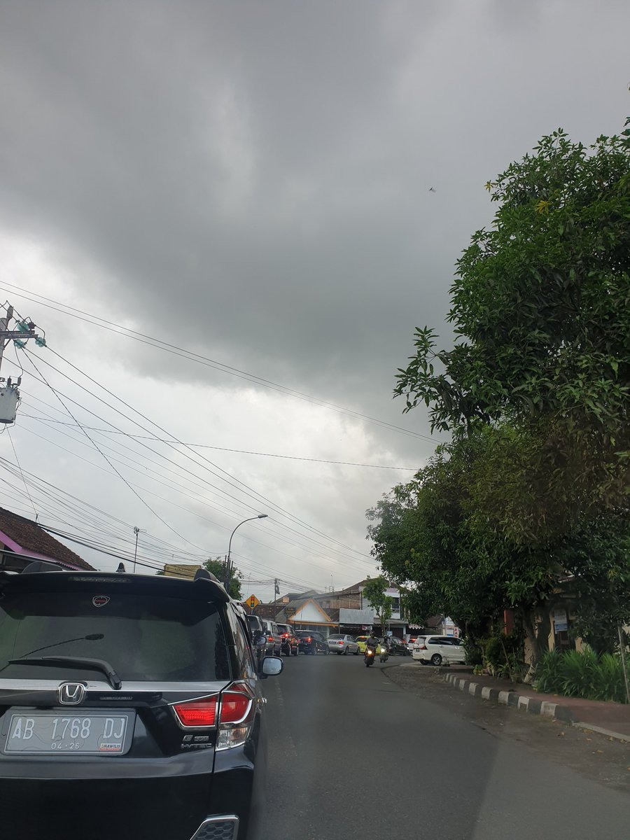 peterpkphn's tweet photo. #wates patung kuda, padat merayap panjang amat https://t.co/zrzr1ZxgSX