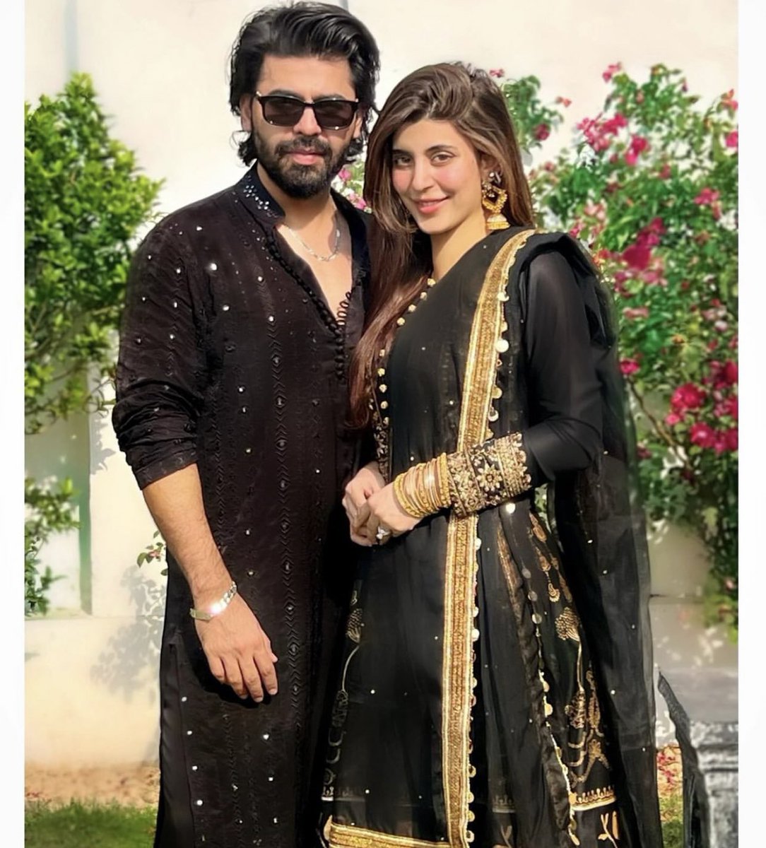 The gorgeous couple twinned on this Eid! 🖤🖤 

#urwahocane #farhansaeed #eid