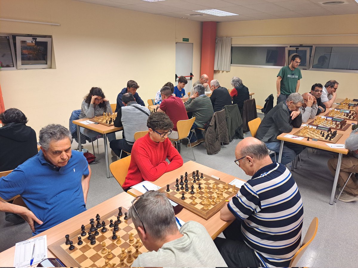 Club Escacs Gerunda (@escacsgerunda) on Twitter photo Jugadors de divuit clubs diferents a l'#ObertGerunda!
<a href="/EscacsMontgri/">Club Escacs Montgrí</a> <a href="/escacspda/">Club d'Escacs Platja d'Aro</a> <a href="/ClubEugenia/">club escacs Santa Eugènia</a> <a href="/EscacsOlot/">Club Escacs Olot</a> #Taradell #Moià #DotzeCastells <a href="/escacsfigueres/">Club Escacs Figueres</a> #LaBisbal #Llinars #Palafrugell #Guixolenc #SantGregori #EscacsGerunda <a href="/escacs/">Club Escacs Vilobí</a> #EscacsCassa #EscacsAltEmporda <a href="/DEscacs/">Fornells Club d'Escacs</a> Jugadors de divuit clubs diferents a l'#ObertGerunda!
<a href="/EscacsMontgri/">Club Escacs Montgrí</a> <a href="/escacspda/">Club d'Escacs Platja d'Aro</a> <a href="/ClubEugenia/">club escacs Santa Eugènia</a> <a href="/EscacsOlot/">Club Escacs Olot</a> #Taradell #Moià #DotzeCastells <a href="/escacsfigueres/">Club Escacs Figueres</a> #LaBisbal #Llinars #Palafrugell #Guixolenc #SantGregori #EscacsGerunda <a href="/escacs/">Club Escacs Vilobí</a> #EscacsCassa #EscacsAltEmporda <a href="/DEscacs/">Fornells Club d'Escacs</a>