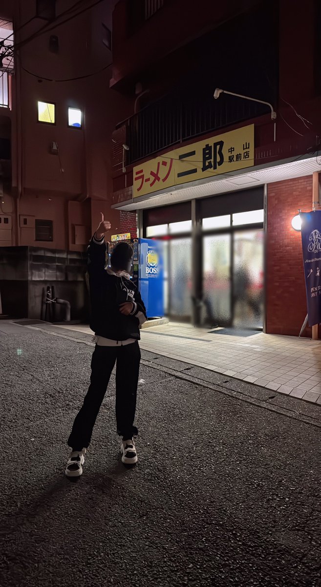 ラーメン二郎中山駅前店🍜 小ラーメン (甘〜い脂×2) 羽田からの直行は中山二郎でした！ いつも汁なしを食べることがが多いので 久しぶりのノーマル。二郎に関しては旅行中もずっと頭の片隅に...やっぱり美味しいね🤝 ご馳走様でした！！