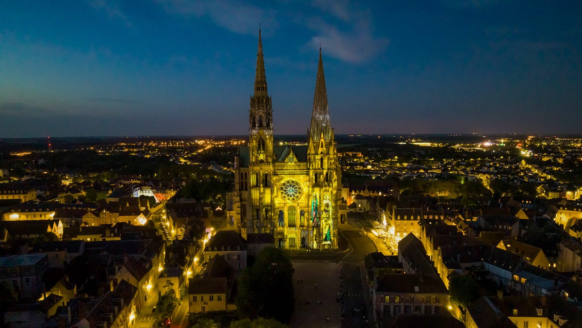 Rendez-vous ce soir dès 21h30 devant votre site illuminé préféré pour le lancement de Chartres en lumières 2024 !► chartresenlumieres.com/fr/chartres-en… 🎉✨

Chartres en lumières est un événement organisé par la @villedechartres.

#Chartresenlumieres #Chartres #illumination