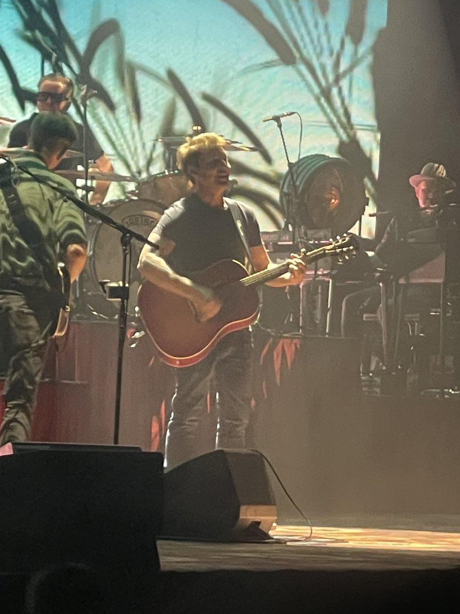 d_smiththetruth's tweet photo. Watching @JamesBlunt at Manchester was absolutely incredible!! Shame he headed off straight after as 12 of us hardcore fans waited over an hour afterwards! But what an incredible night! Roll on next year!🎤 https://t.co/ytbFc5q8Uw