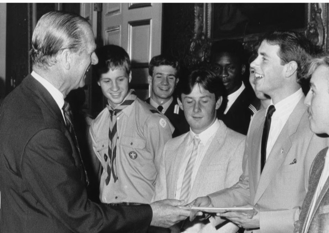 1986 and Prince Edward is  receiving  his Gold Duke of Edinburgh Award from his father HRH The Duke of Edinburgh.
#PrincePhilip #DukeOfEdinburgh
@DofE
Credit PA 📸