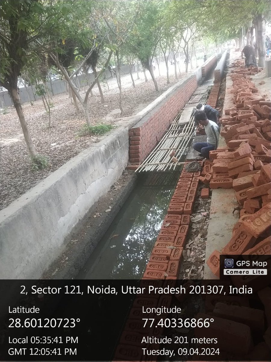 noida_authority's tweet photo. @mahesh220658 @CeoNoida उल्लेखित स्थल पर नाले की मरम्मत और ढकने का कार्य प्रारंभ हो चुका है व अग्रिम एक माह में कार्य पूरा करा दिया जायेगा। https://t.co/KKMWvOgz3t