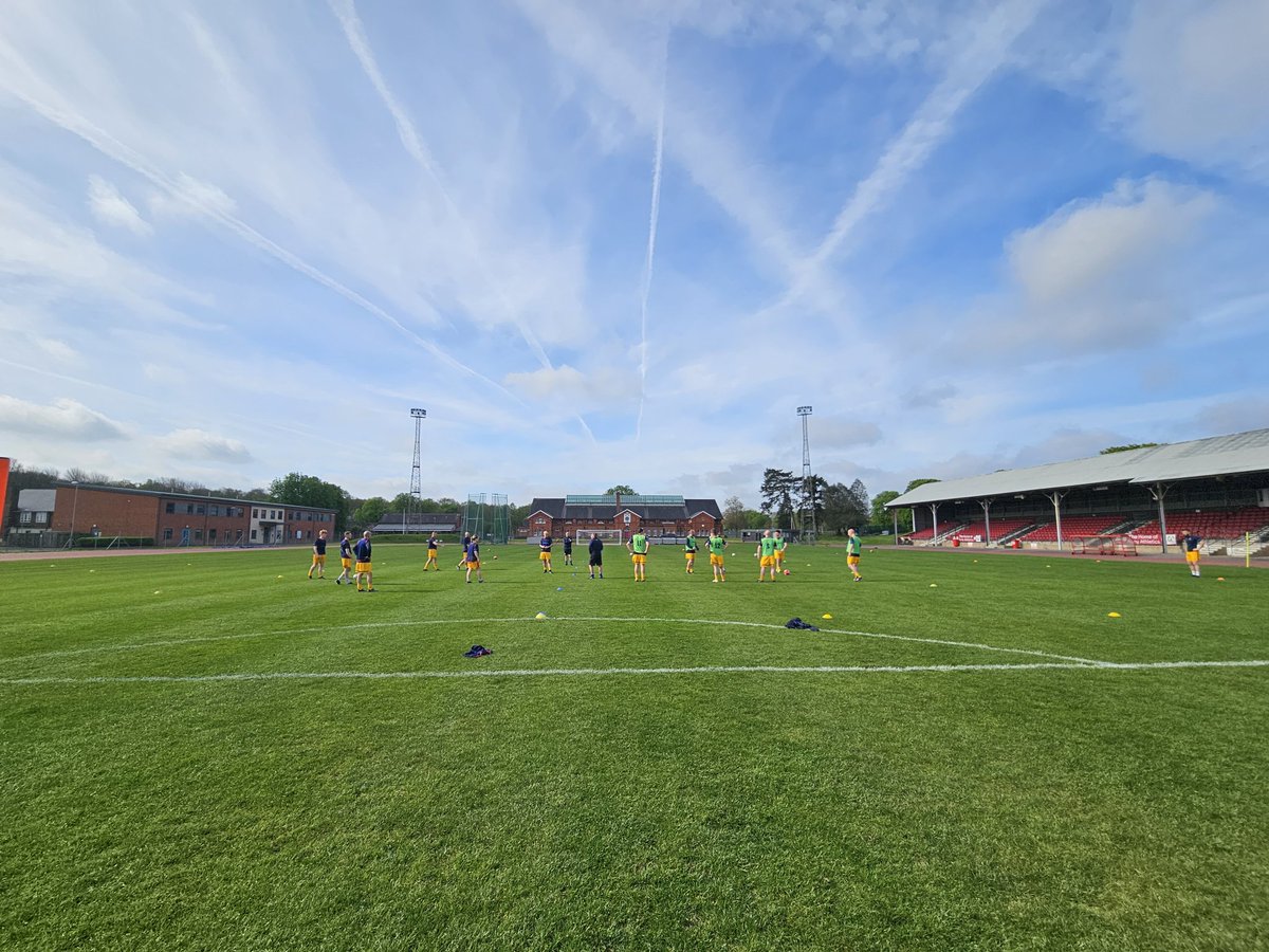 RNRRMRFootball's tweet photo. A day to go before the highly anticipated first ever match against the Army Reserves at the Aldershot Military Stadium. Great conditions for training and drills ⚽️ @RNReserve @RoyalNavy @Armyfa1888 @MartinJConnell

#RNFA #RNR #RMR #football #aldershotmilitarystadium https://t.co/7pK35auBzo