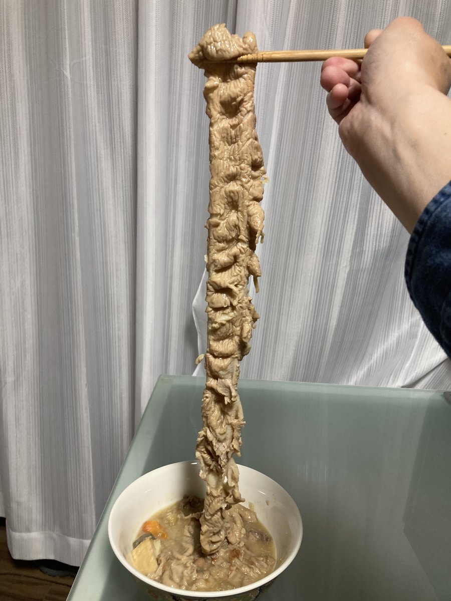 nerenainen's tweet image. 煮込みや左斜め上24°
もつ煮テイクアウト
最長クラス入れといたよ!👩🏻
ってことで
もつリフト🍜
推定50cm
必死に持ち上げてるのがおわかりだろうか
もつもプルプル、持つ手もプルプル
おいしいなー
3袋くらい買っとけばよかった🐖