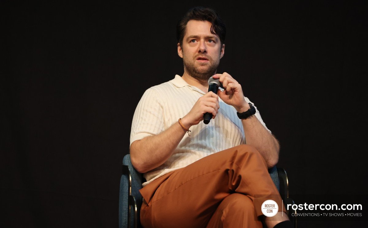 #TheLandCon6 - Les panels s'enchaînent et c'est au tour de Richard Rankin de répondre aux questions des fans d'#Outlander. #TLC6 bit.ly/tlc6-live