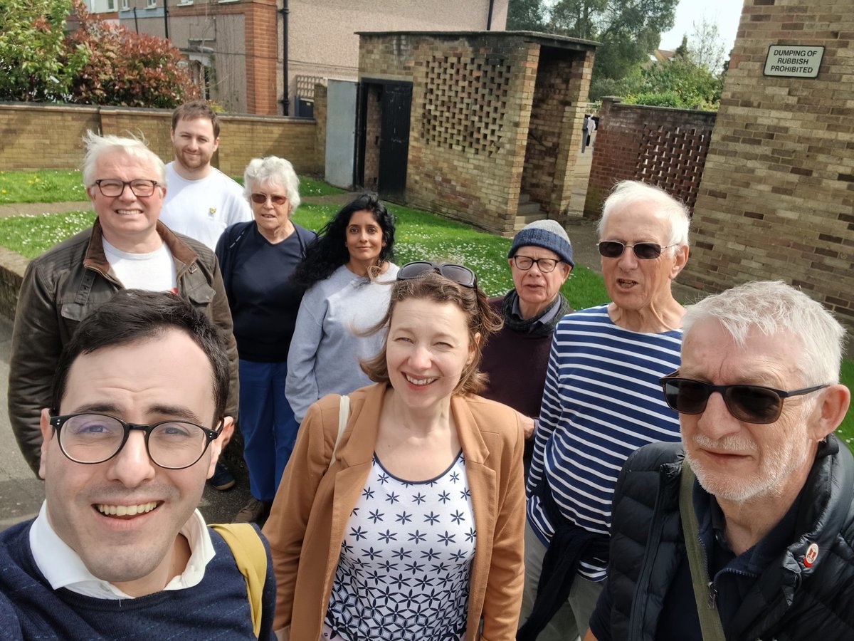A great canvassing team out yesterday lunchtime - Makepeace and Rodney roads were very receptive in the sunshine! #LabourDoorstep