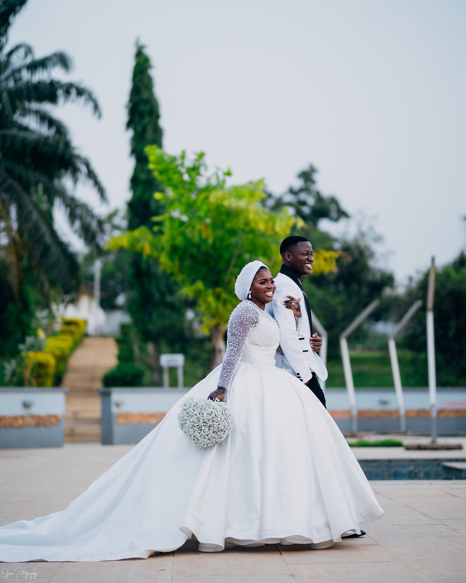 An old time acquaintance (now turned friend🫶🏾) had reached out to me from Dublin to make her wedding outfits. The interesting part is she didn’t see/fit her wedding dress till she flew in to Nigeria a week to her wedding 🥹🤍. A real life Princess 🥹🤍. #classof2024