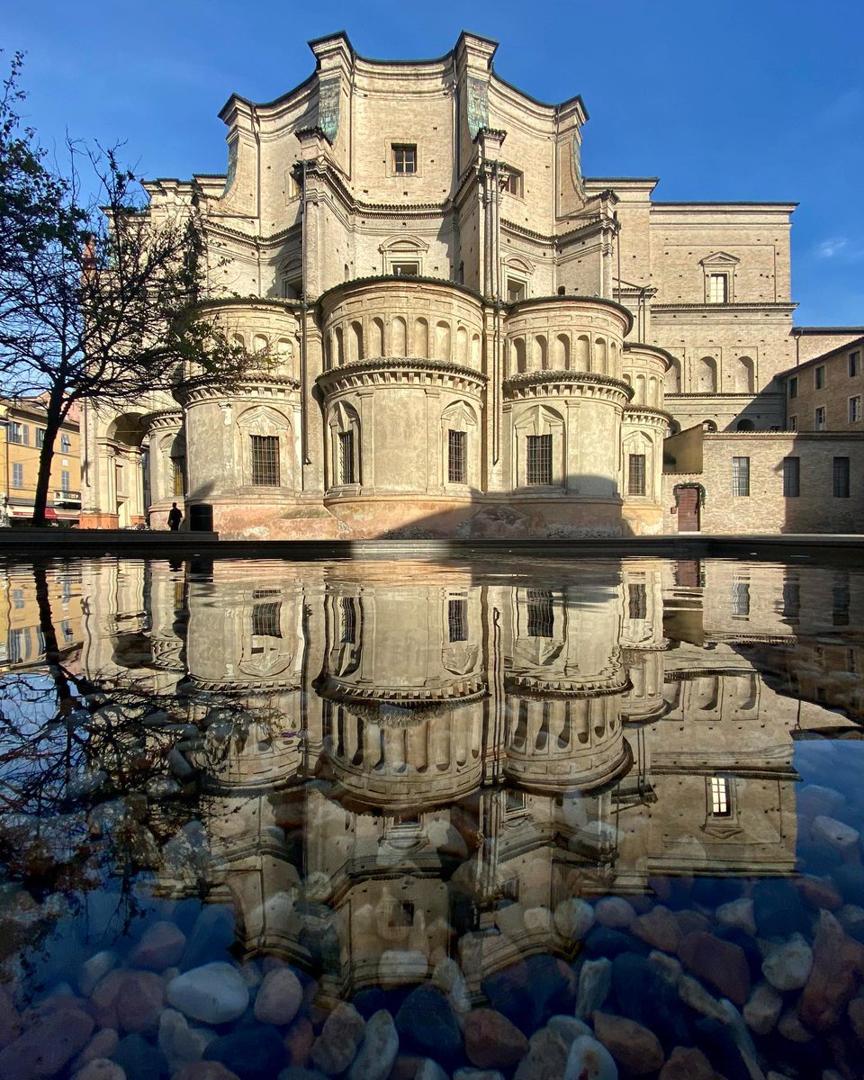 Passeggiando per il quartiere dell'Oltretorrente non dimenticate di visitare questa meraviglia: la Chiesa della Santissima Annunziata. Maggiori info > tinyurl.com/chiesaParmaAnn… 📌 Aperta tutti i giorni dalle 7.00 alle 12.00 e dalle 15.00 alle 19.30. 📷 IG rita_cattani