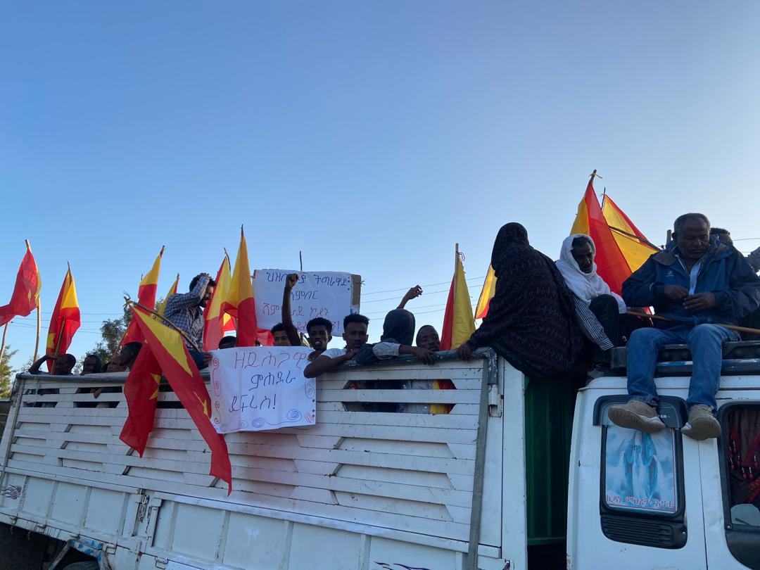 IDPs from Southern Tigray rally in Mokhoni demanding repatriation 
— 
Over 10,000 IDPs held a demonstration in Mokhoni, demanding to return to their homes.

Most of the IDPs currently reside at Hayelom Araya Primary and Secondary School, repurposed into an IDP center after the…