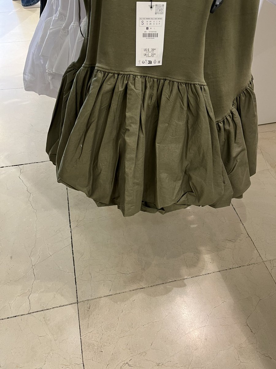 Today I entered the official phase of being retro. The puffball skirt is back. Zara 2024. Taking me back to my heady youth of the mid to late 80s.