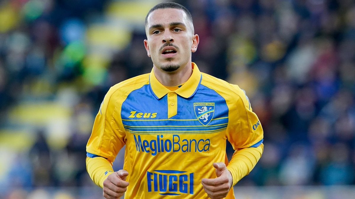 ChristianThome_'s tweet photo. #Ibrahimovic: Auch erst 18, okaye Leistungen in Serie A. War vllt einen Schritt zu hoch. Aber: Großes Potential. Wenn Frosinone drin bleibt, sollten KO für 3,5 Mio ziehen. FCB kann 2025 für 15 Mio. zurück holen. Strammer Preis, da muss nächste Saison was kommen. Chance: 6/10. (4) https://t.co/KfJZRbNuZs