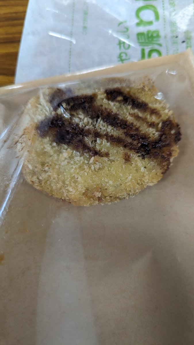 そうだ！今年のクロコダイルたこ焼き美味しくなってたよ！あとイノシシカレーパンも美味しかった！串焼き…鹿意外は美味しかったw鹿肉かたかったズラ😂

#神戸レプタイルズワールド